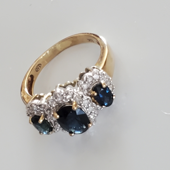 10K Gold Ring - Picture 7 of 17